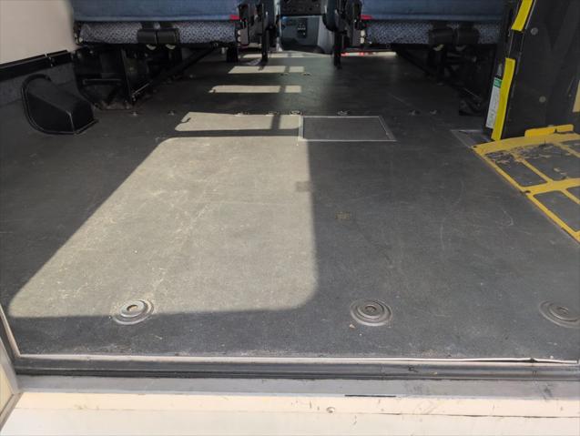 2015 Ford E-450 Cutaway Base