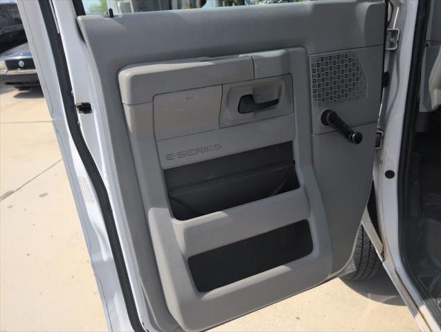 2015 Ford E-450 Cutaway Base