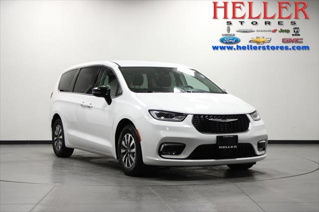 2024 Chrysler Pacifica Hybrid Select for sale in Pontiac, IL