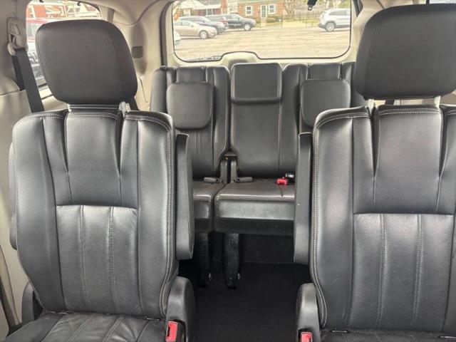 2011 Chrysler Town & Country Touring-L