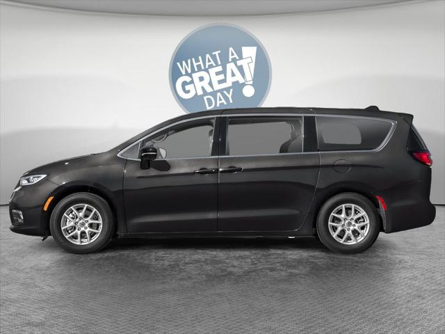 2026 Chrysler Pacifica Select AWD