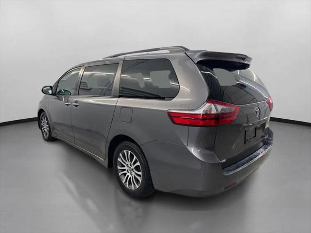 2020 Toyota Sienna XLE