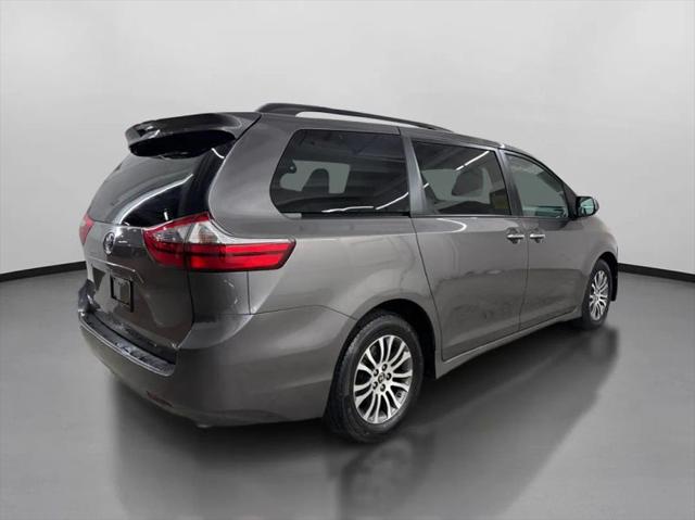 2020 Toyota Sienna XLE