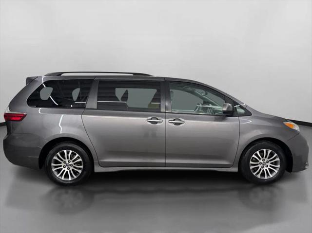2020 Toyota Sienna XLE