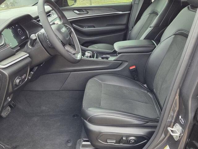 2026 Jeep Grand Cherokee Altitude 4x2