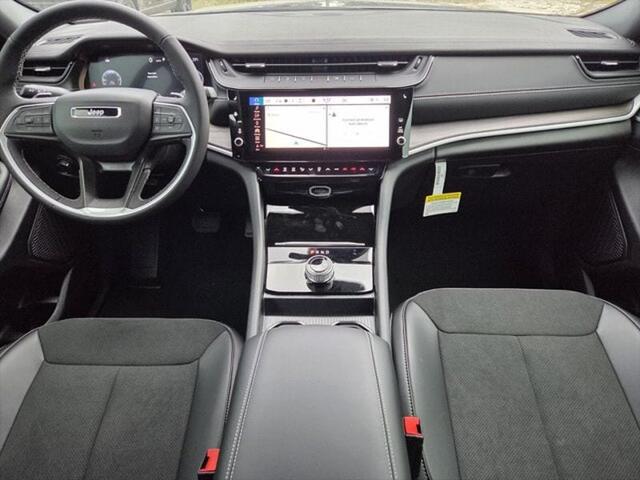 2026 Jeep Grand Cherokee Altitude 4x2