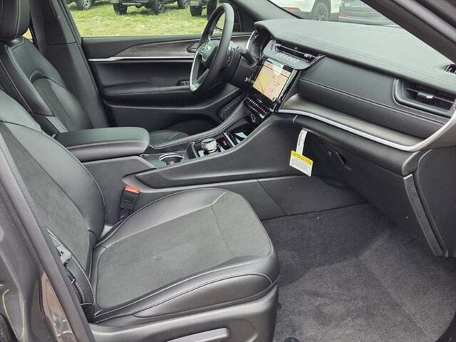 2026 Jeep Grand Cherokee Altitude 4x2