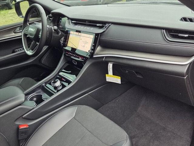 2026 Jeep Grand Cherokee Altitude 4x2