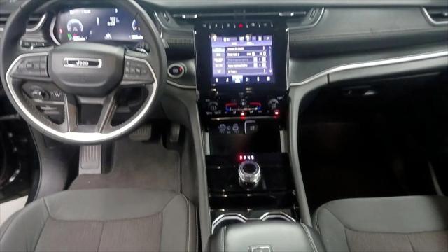 2023 Jeep Grand Cherokee L Laredo 4x2