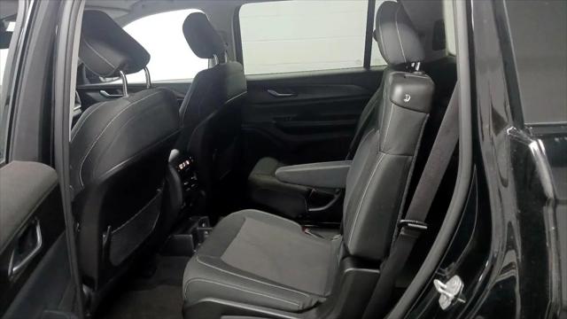2023 Jeep Grand Cherokee L Laredo 4x2