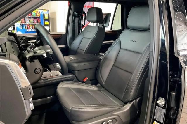 2025 GMC Yukon Denali 4WD