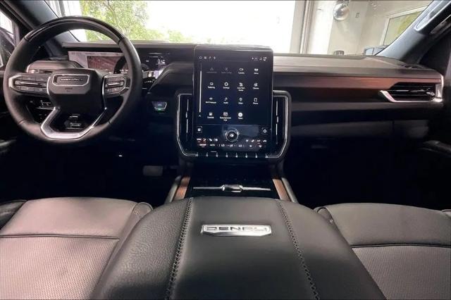 2025 GMC Yukon Denali 4WD