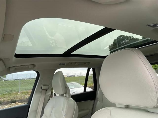 2020 Volvo XC90 T6 Momentum 7 Passenger