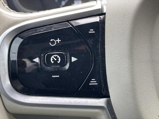 2020 Volvo XC90 T6 Momentum 7 Passenger
