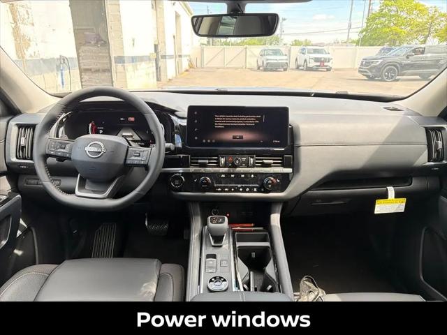 2026 Nissan Pathfinder SL