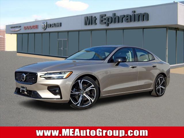 2024 Volvo S60 B5 Plus Dark Theme