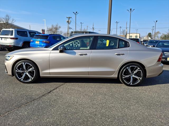 2024 Volvo S60 B5 Plus Dark Theme