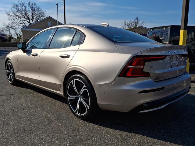 2024 Volvo S60 B5 Plus Dark Theme