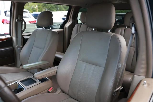 2012 Chrysler Town & Country Touring