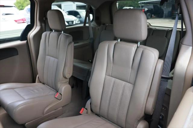 2012 Chrysler Town & Country Touring