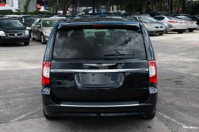 2012 Chrysler Town & Country Touring