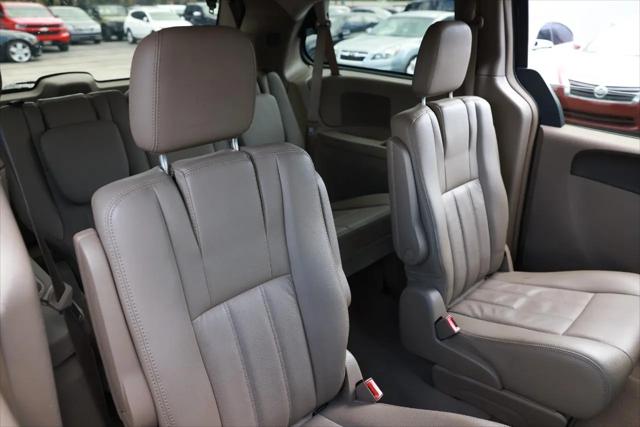 2012 Chrysler Town & Country Touring