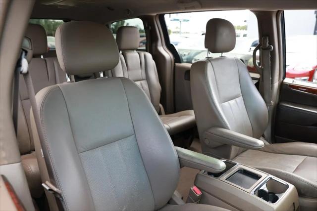 2012 Chrysler Town & Country Touring