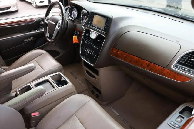 2012 Chrysler Town & Country Touring