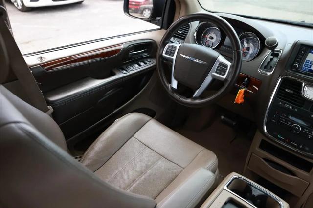 2012 Chrysler Town & Country Touring