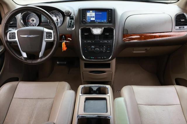 2012 Chrysler Town & Country Touring