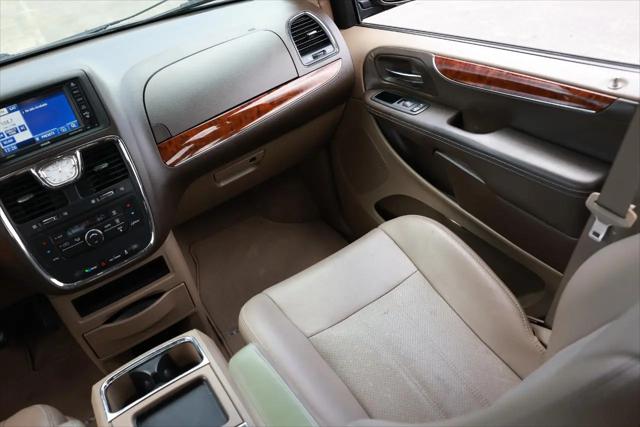2012 Chrysler Town & Country Touring