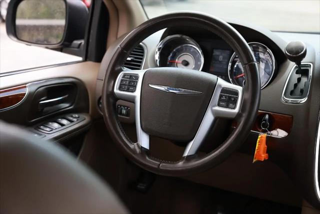 2012 Chrysler Town & Country Touring
