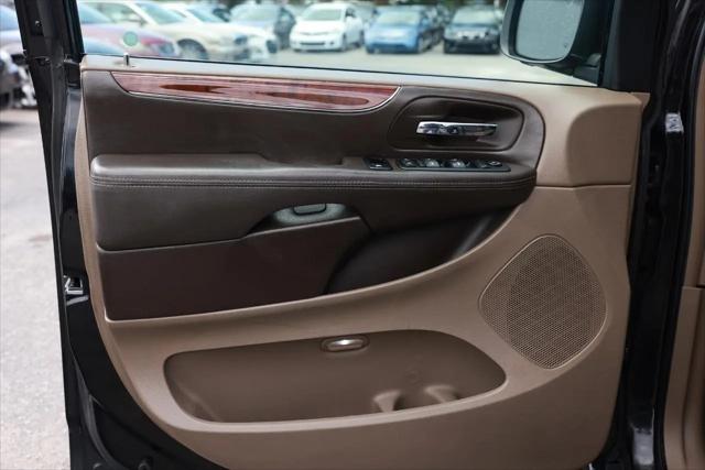 2012 Chrysler Town & Country Touring