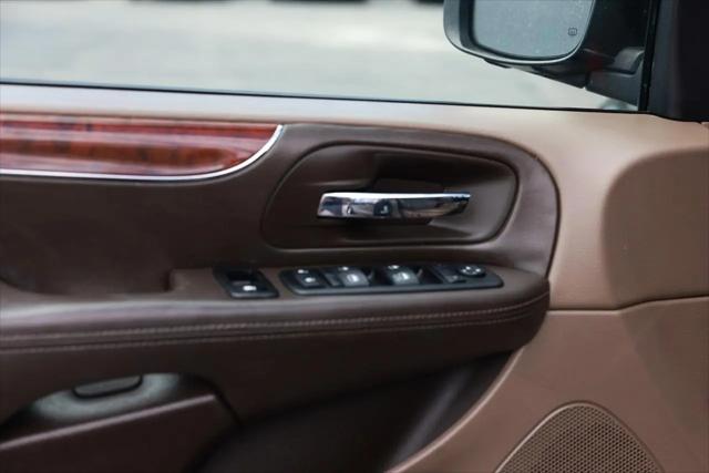 2012 Chrysler Town & Country Touring