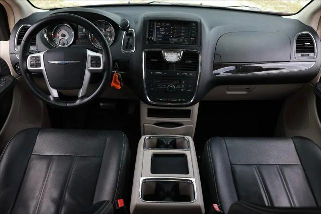 2016 Chrysler Town & Country Touring