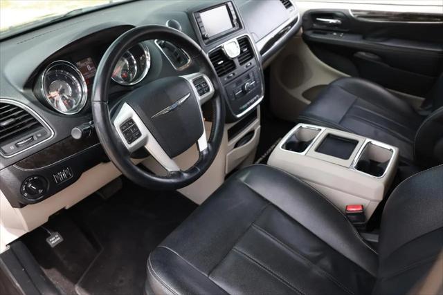 2016 Chrysler Town & Country Touring