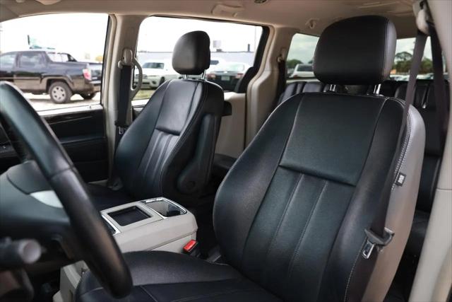 2016 Chrysler Town & Country Touring