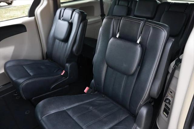 2016 Chrysler Town & Country Touring