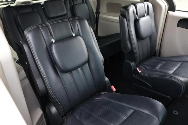 2016 Chrysler Town & Country Touring