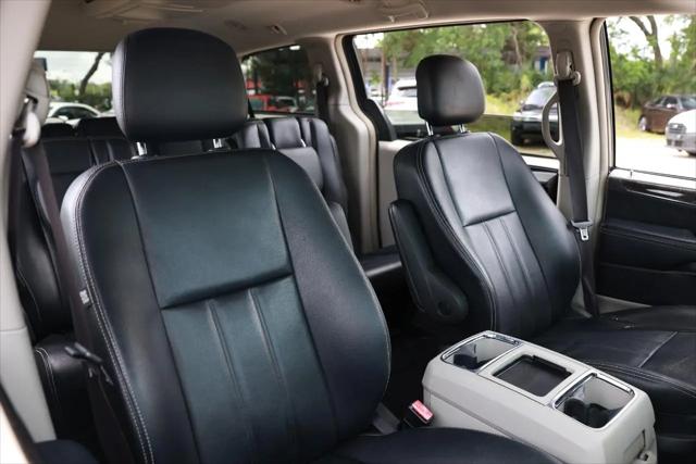 2016 Chrysler Town & Country Touring