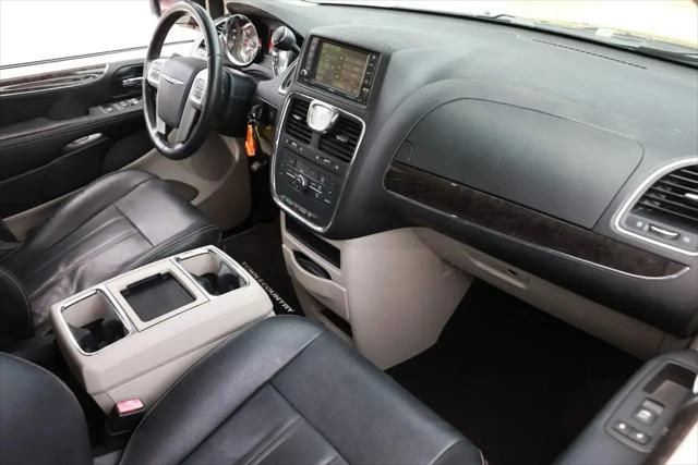 2016 Chrysler Town & Country Touring