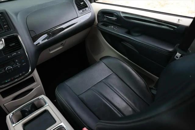 2016 Chrysler Town & Country Touring