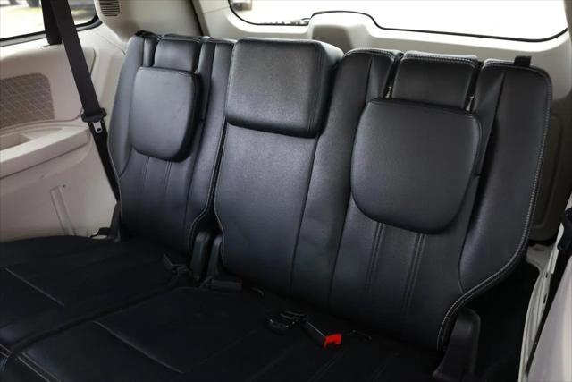 2016 Chrysler Town & Country Touring
