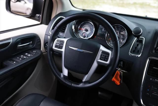 2016 Chrysler Town & Country Touring