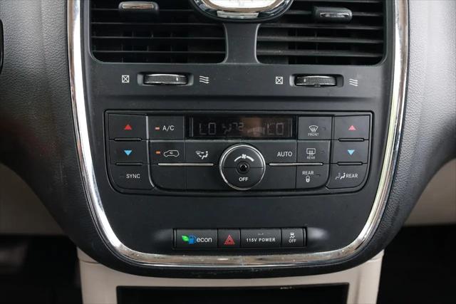 2016 Chrysler Town & Country Touring