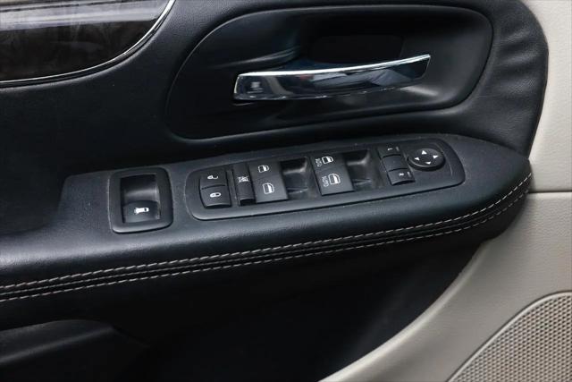 2016 Chrysler Town & Country Touring