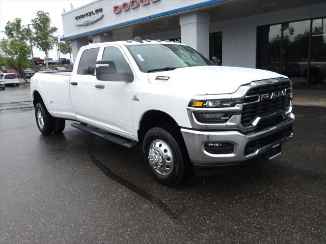 2026 RAM Ram 3500 RAM 3500 TRADESMAN CREW CAB 4X4 8 BOX