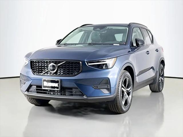 2026 Volvo XC40 Core, B5 AWD Gas (mild hybrid), Dark