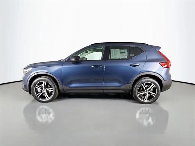 2026 Volvo XC40 Core, B5 AWD Gas (mild hybrid), Dark