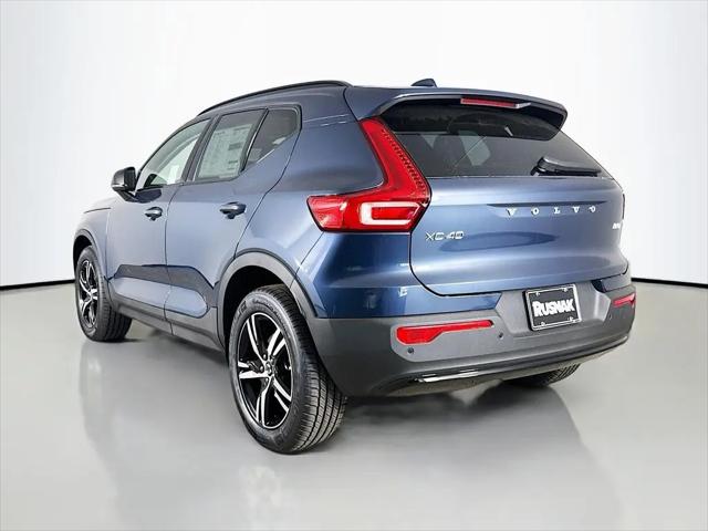 2026 Volvo XC40 Core, B5 AWD Gas (mild hybrid), Dark